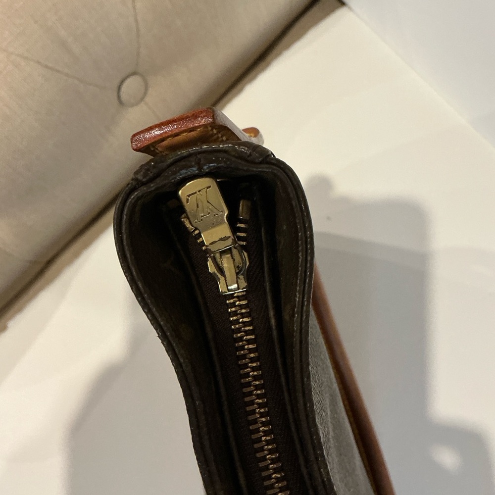 Louis Vuitton Looping MM Monogram Zippered Tote Bag w/ Hand Painted Luggage Tag - Picture 12 of 13